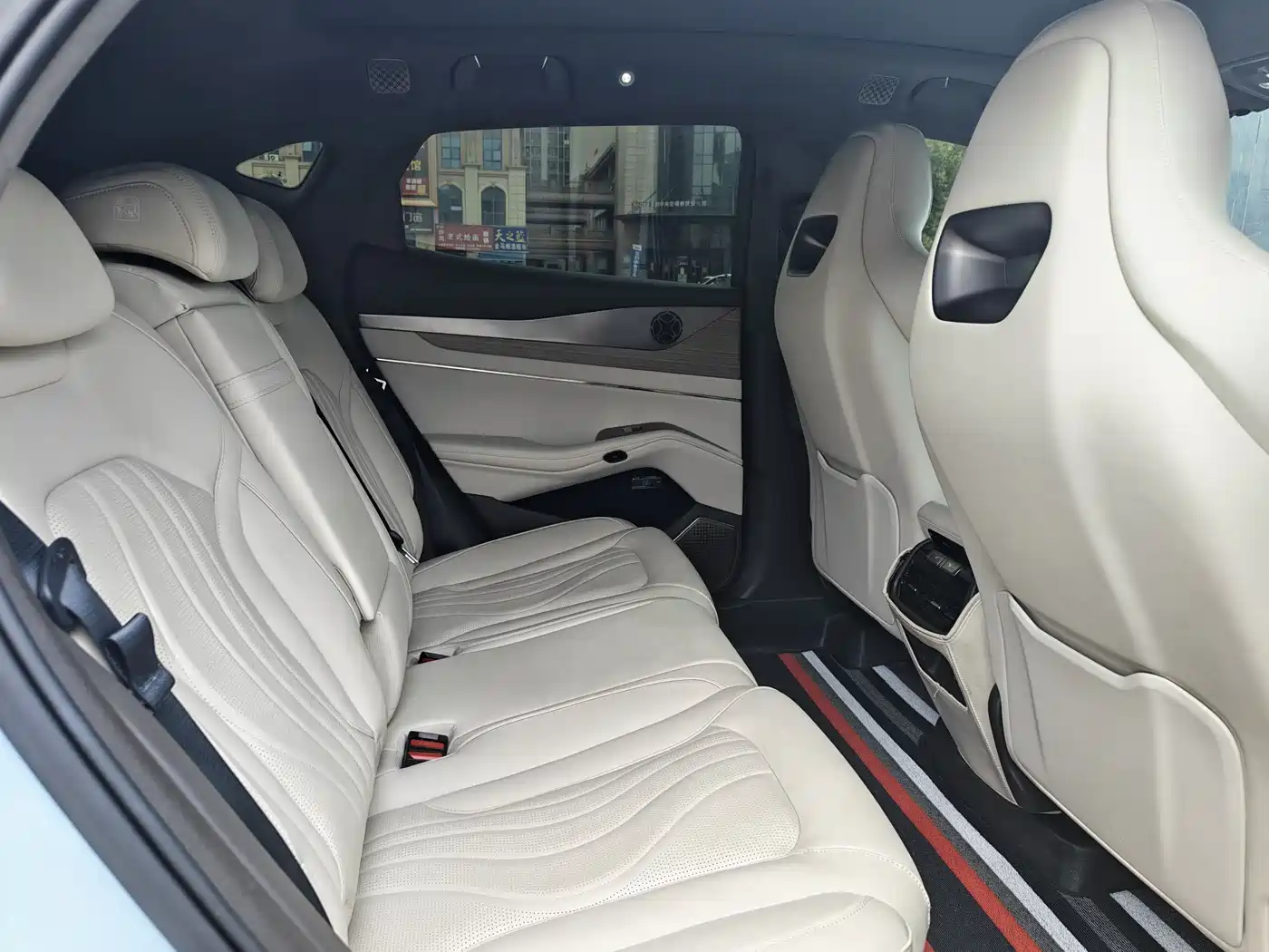 Denza N7 2023 Long Range Performance Max Edition фото 13