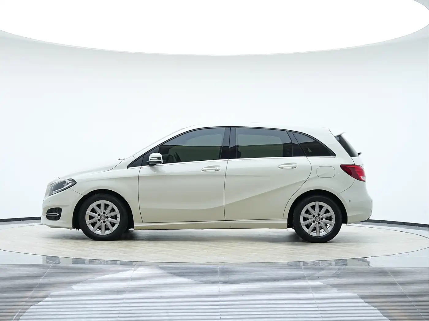 Mercedes-Benz B-Class 2016 B 180 фото 5