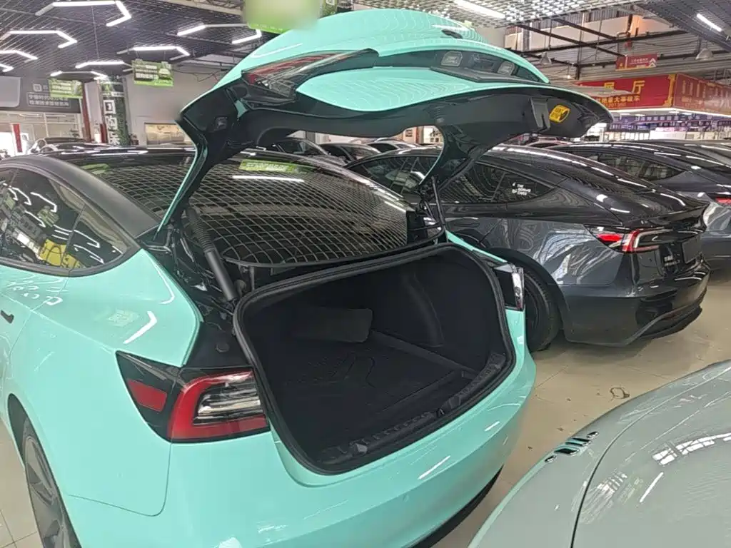 Photo 19 - Tesla Model 3