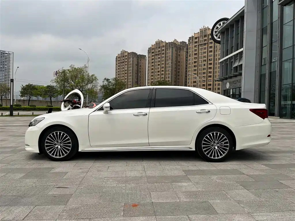 Toyota Crown 2018 2.0T Sport Edition фото 8