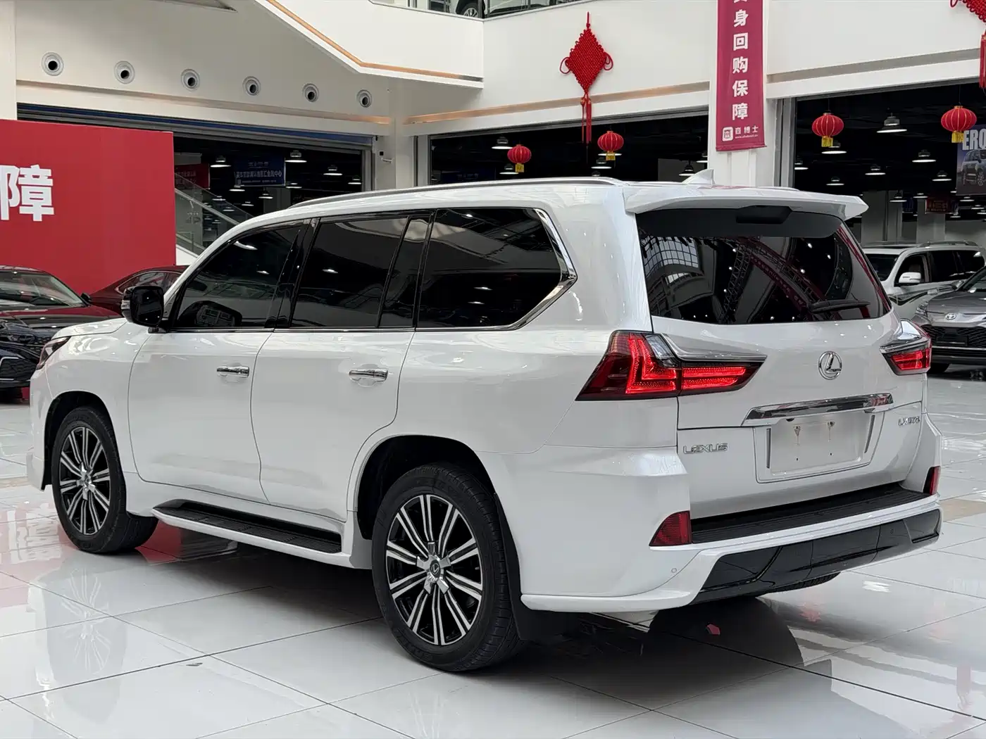 Lexus LX 2019 570 Peak Special Edition фото 18