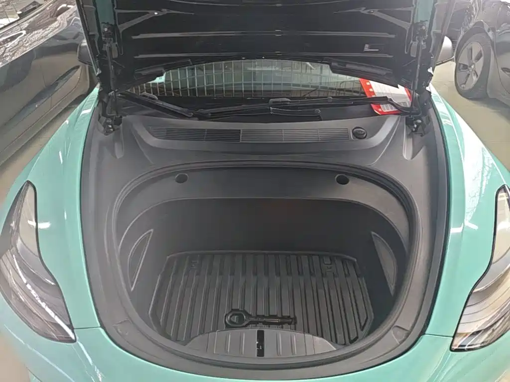 Фото 20 - Tesla Model 3