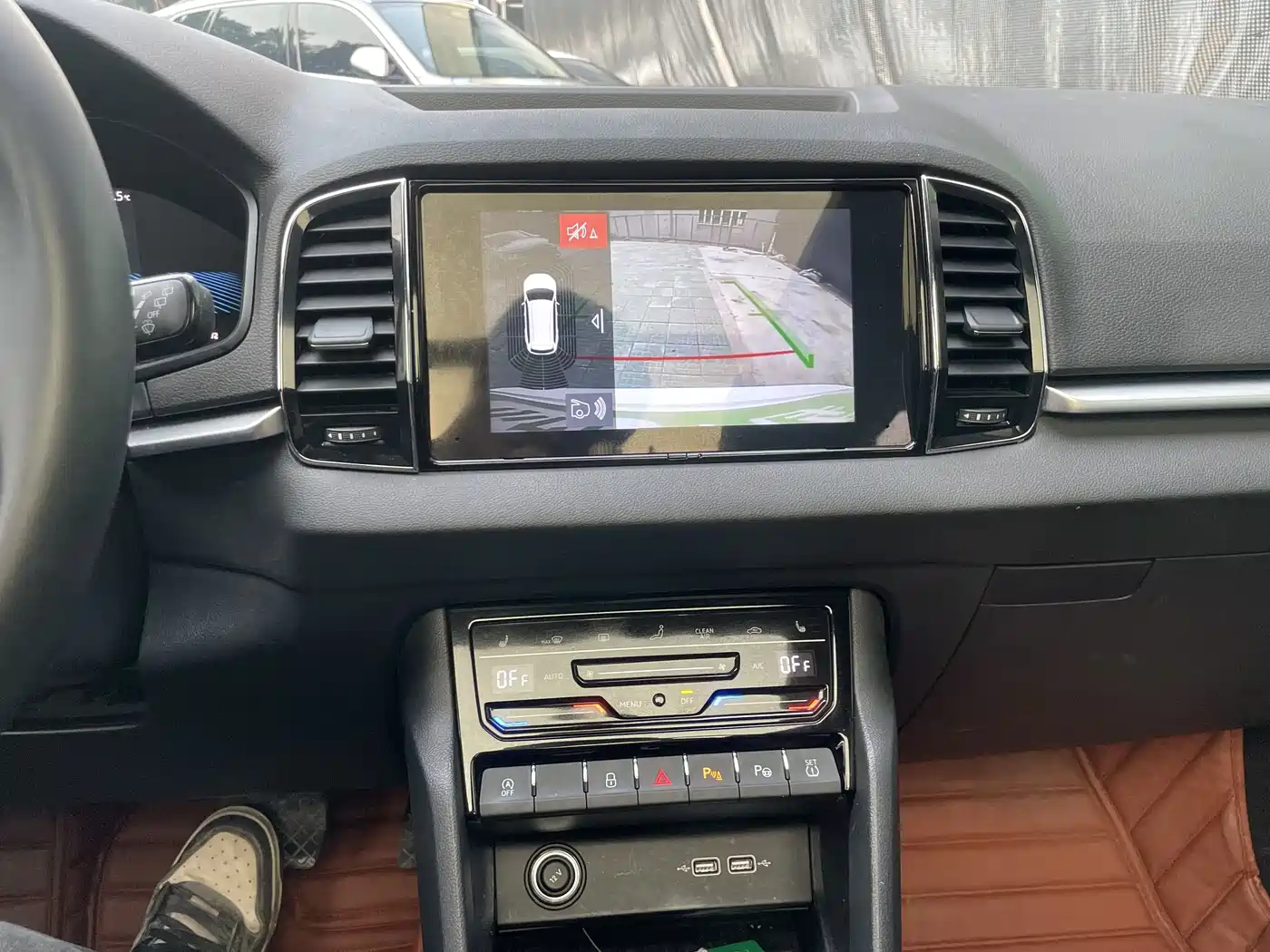 Škoda Karoq 2023 TSI280 Luxury Edition фото 15