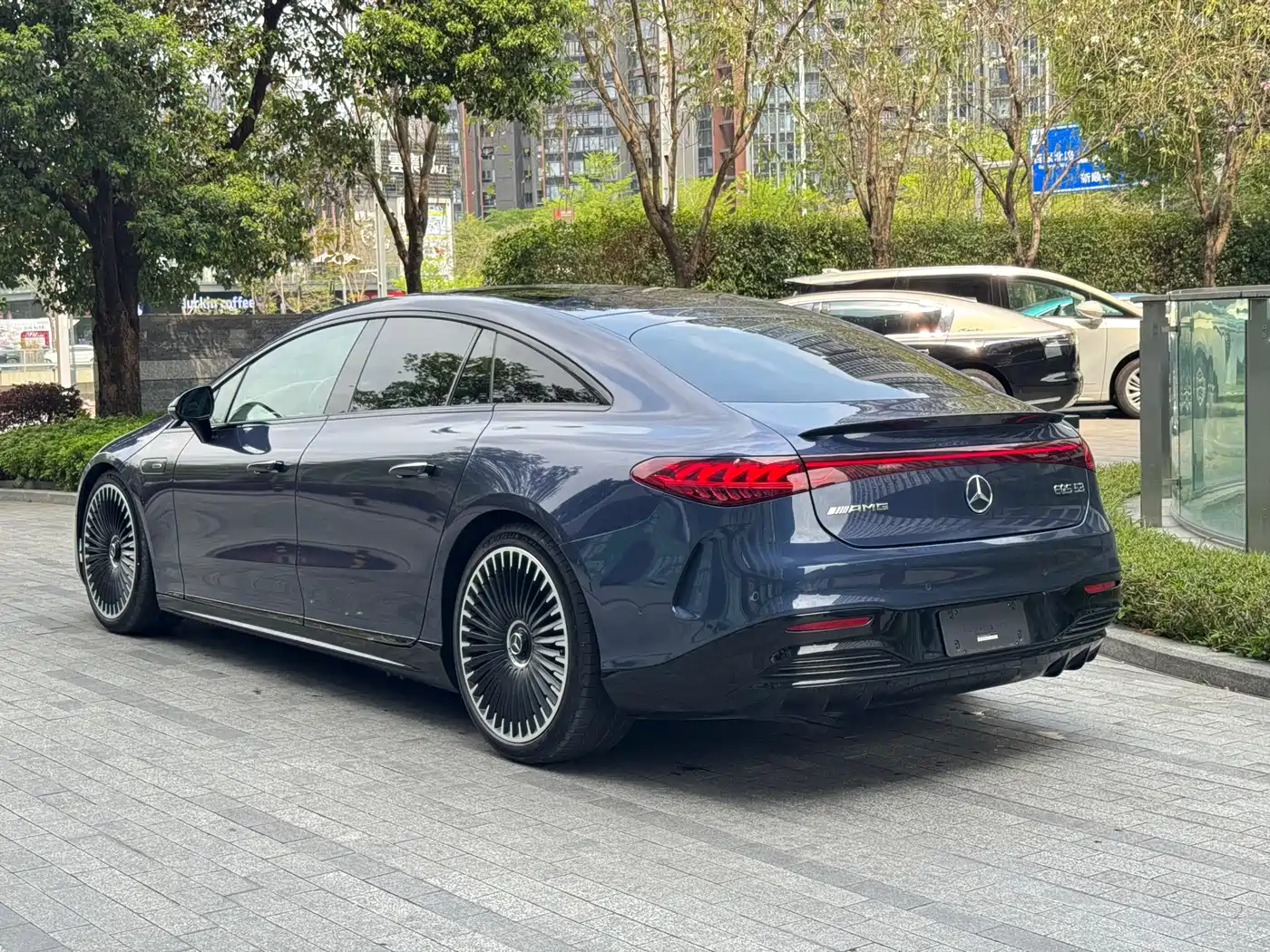 MERCEDES-BENZ EQS AMG