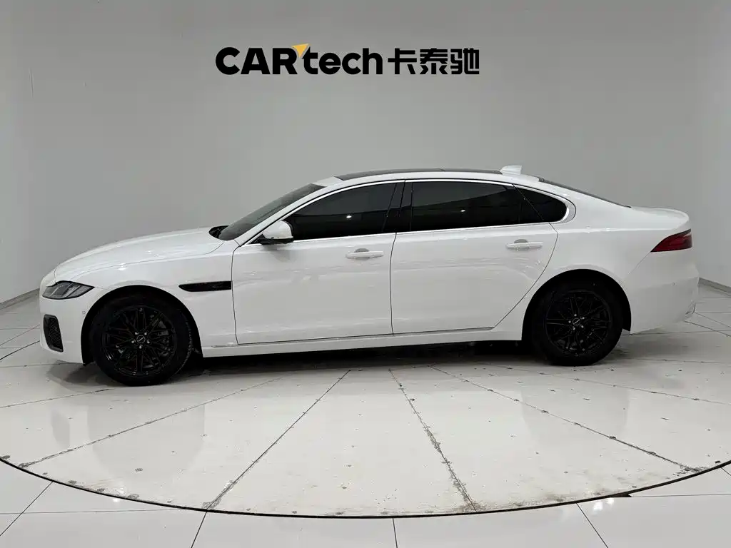 Фото 8 - Jaguar XFL