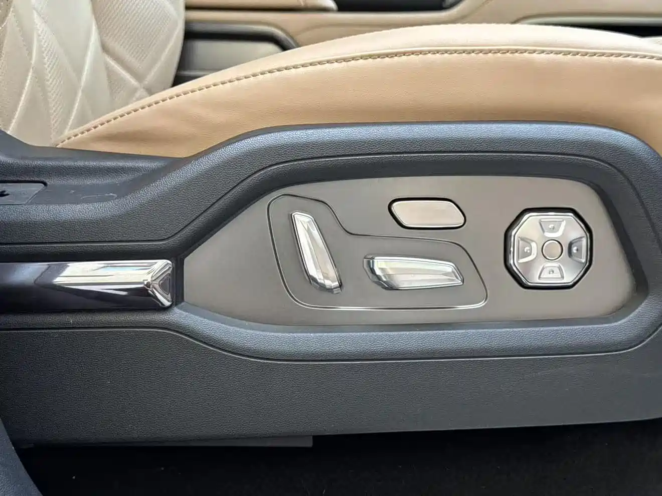 Fang Cheng Bao Leopard 8 2025 Zhiyong Flagship 7-Seater фото 18