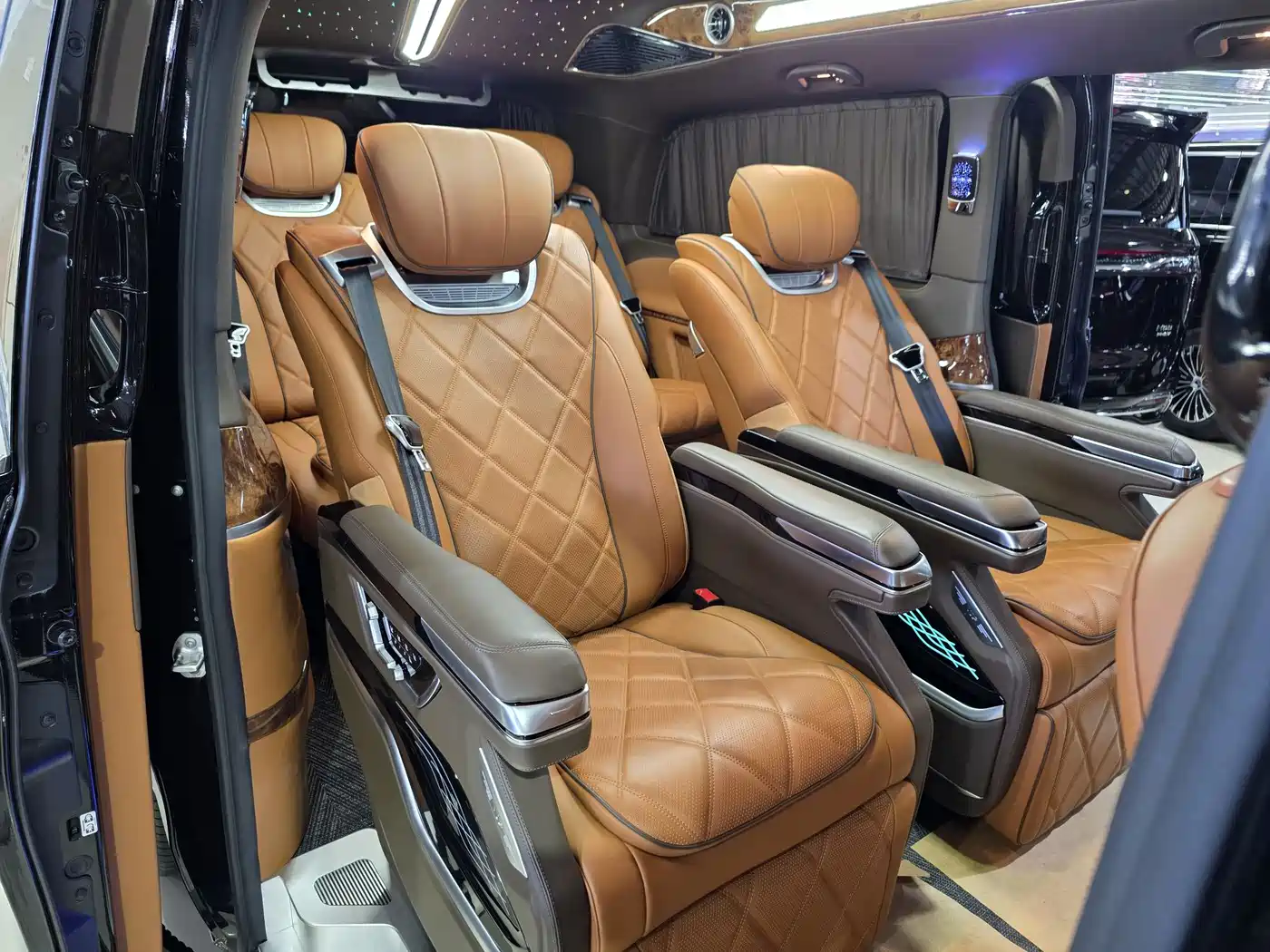 Mercedes-Benz V-Class 2022 V 260 L Long Wheelbase Prestige Edition фото 25