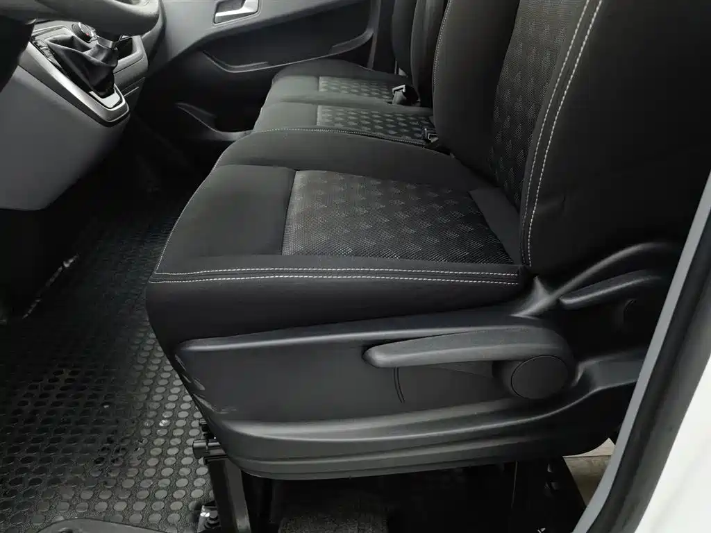 SAIC Maxus Xintu V80 2025 Model PRO Aoyun 2.0T Automatic Short Wheelbase Medium Roof 5/6-seater фото 20