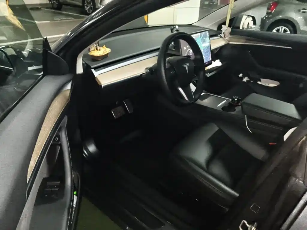 Фото 14 - Tesla Model 3