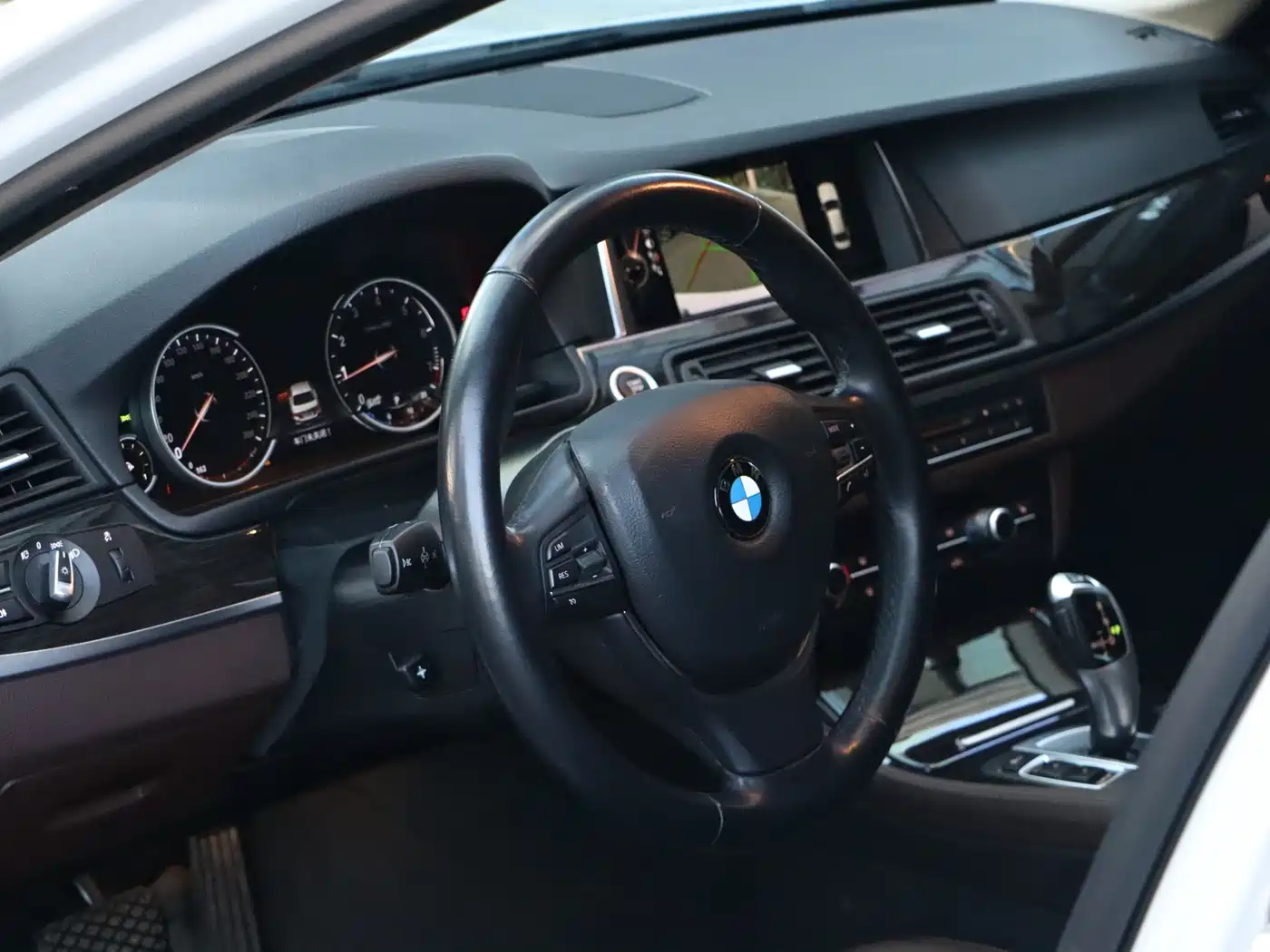 BMW 5 Series 2017 525Li Luxury Design Package фото 4