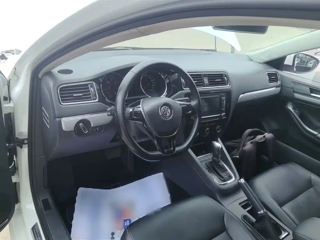 Volkswagen Sagitar 2016 230TSI 25th Anniversary Edition фото 10
