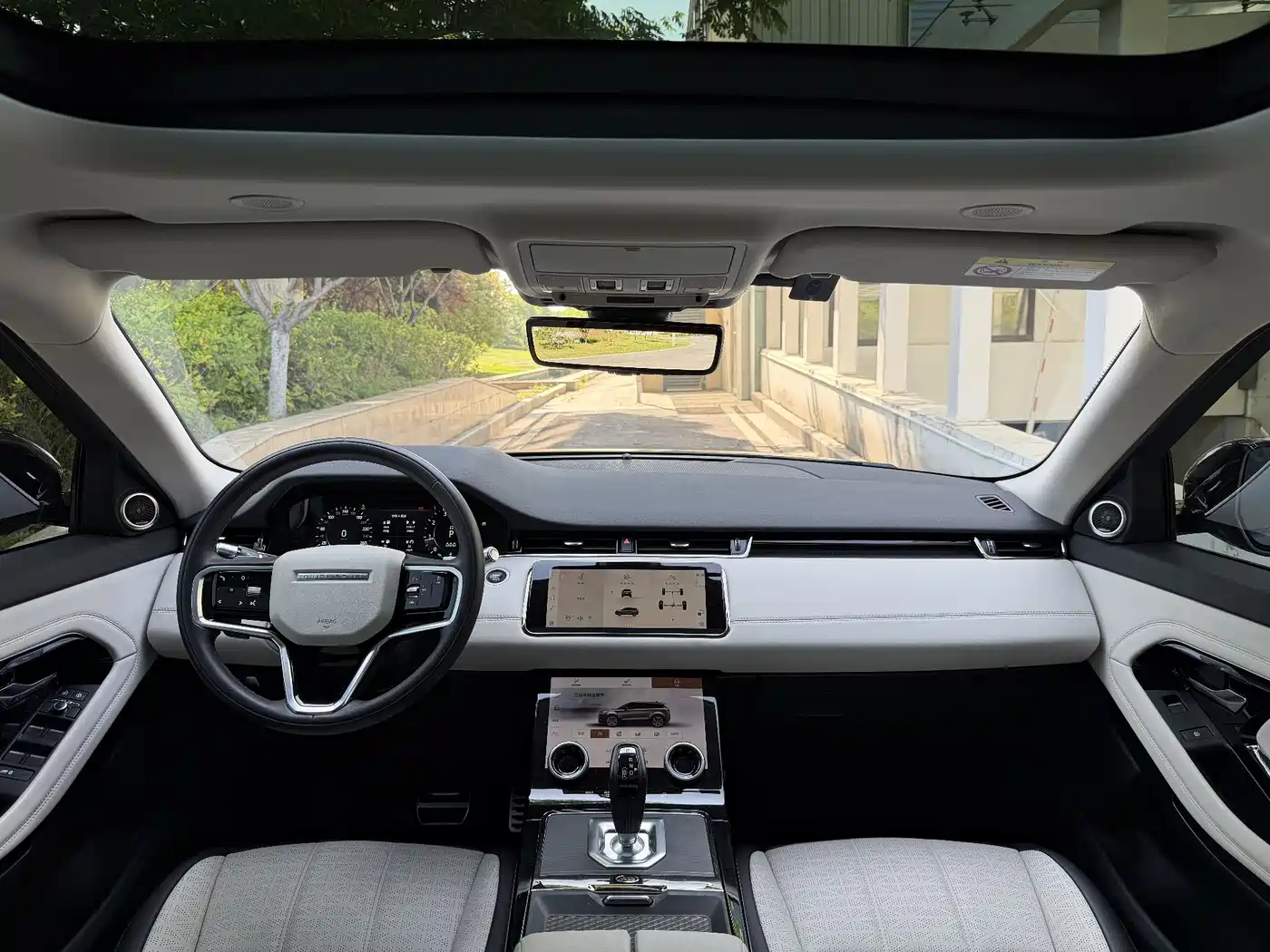 Land Rover Range Rover Evoque 2022 Range Rover Evoque L 249PS R-Dynamic Luxury Edition фото 4