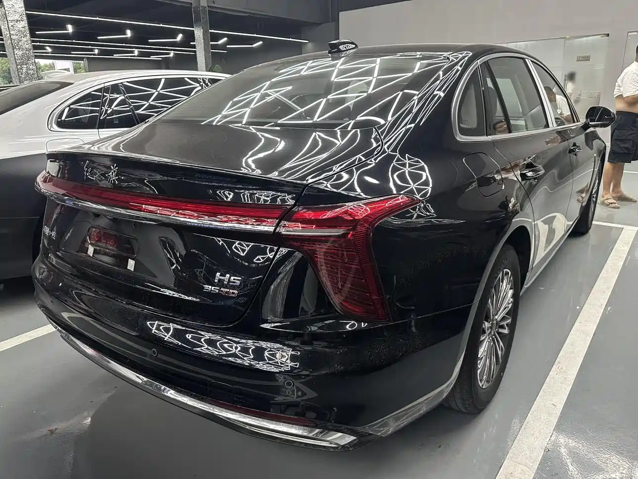 Hongqi H5 2025 1.5T DCT Flag Rhythm 500,000 Units Memorial Edition фото 11