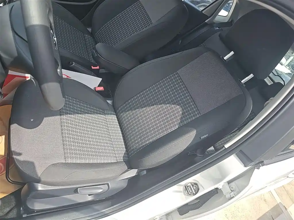 Volkswagen Polo 2014 1.4L Automatic Comfort Edition фото 11