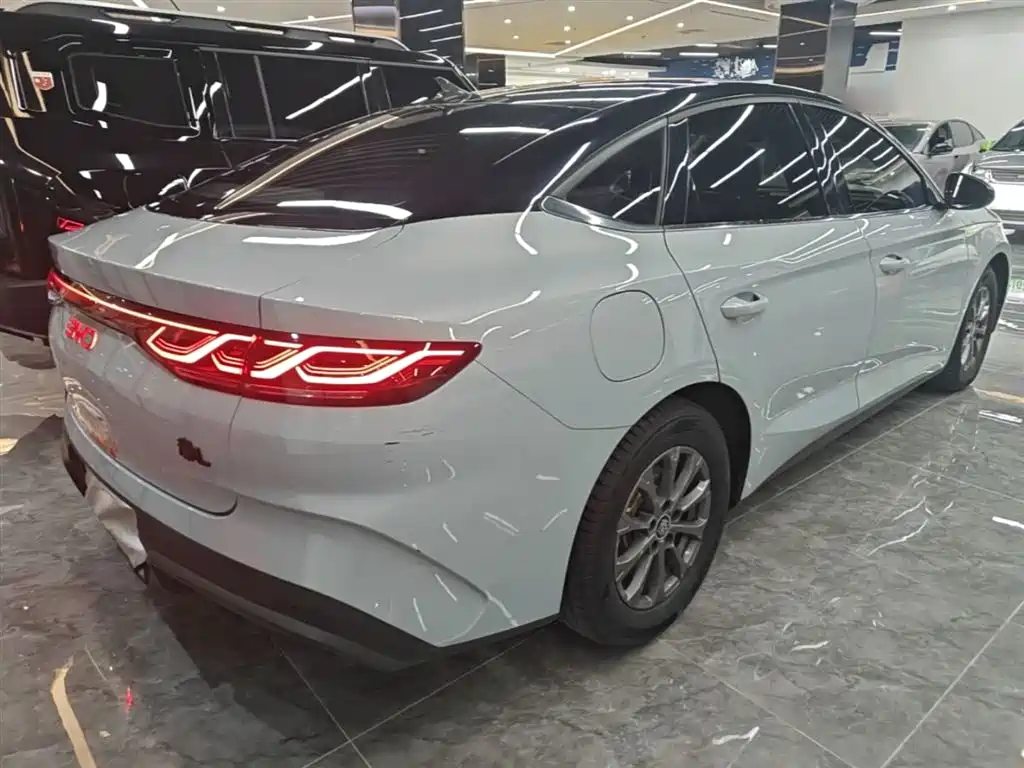 BYD Qin L 2024 DM-i 80KM Leading Edition фото 7