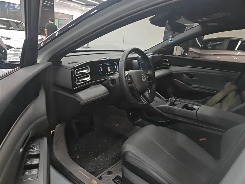 BYD Qin L 2024 DM-i 80KM Leading Edition фото 15