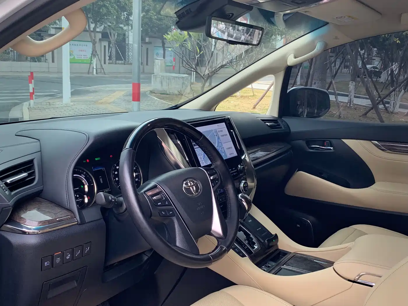 Toyota Alphard 2021 Hybrid 2.5L Premium фото 6