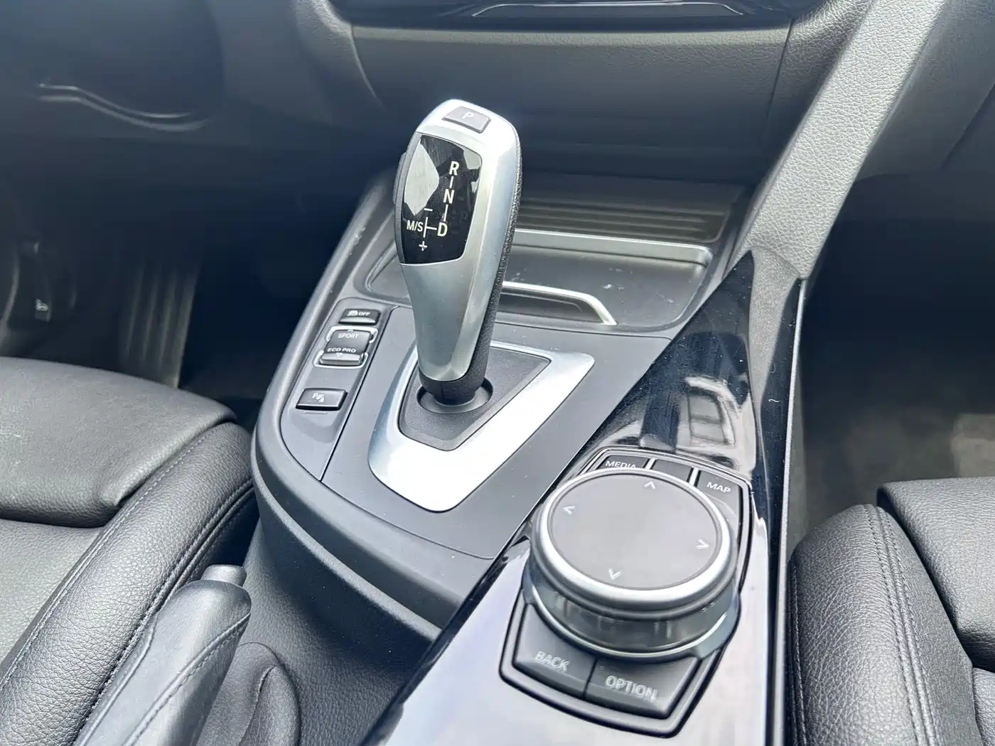 BMW 3 Series GT 2020 320i M Sport Package фото 15