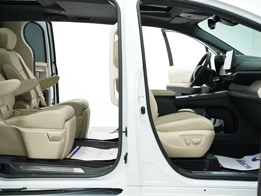 Toyota Sienna 2021 2.5L Hybrid Ultimate Edition фото 26