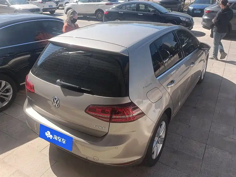 Volkswagen Golf 2017 1.6L Auto Comfort Millionth Edition фото 3