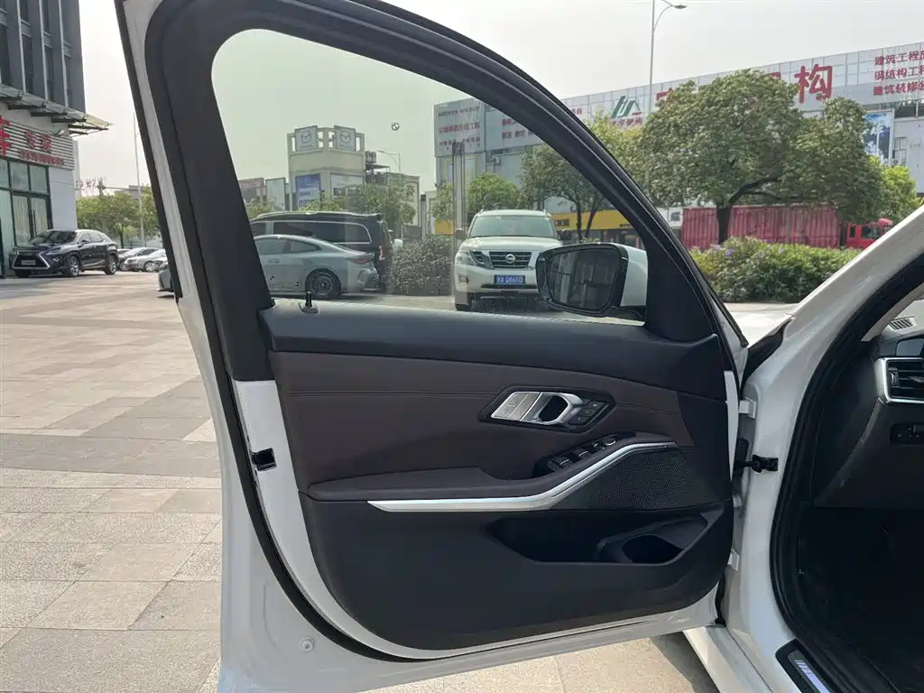 BMW 3 Series 2020 Facelift 325Li Launch Edition фото 12