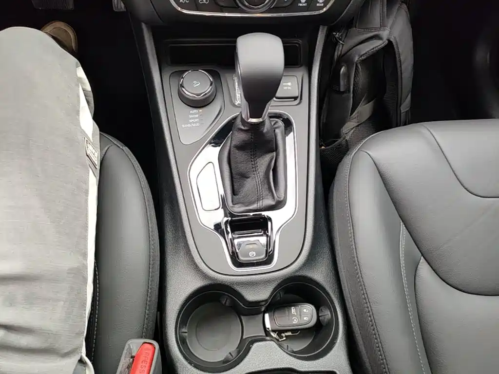 Jeep Cherokee 2019 2019 2.0T 4WD Exploration Edition + Autonomous Driving Package China VI