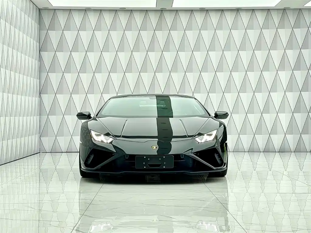 LAMBORGHINI HURACÁN