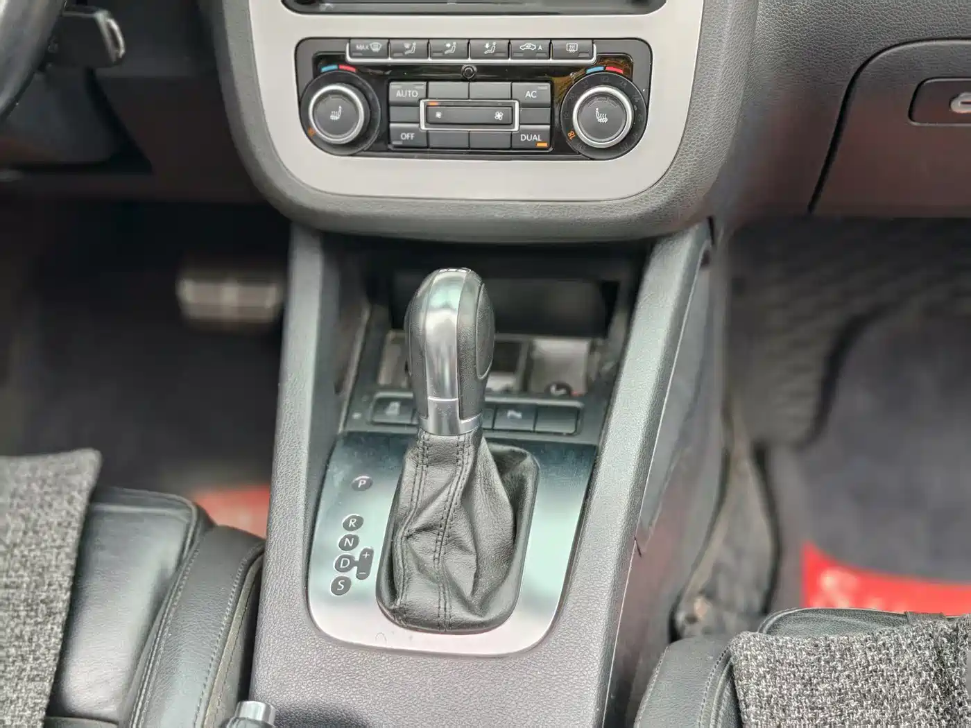 Volkswagen Eos 2011 Model 2.0TSI фото 8
