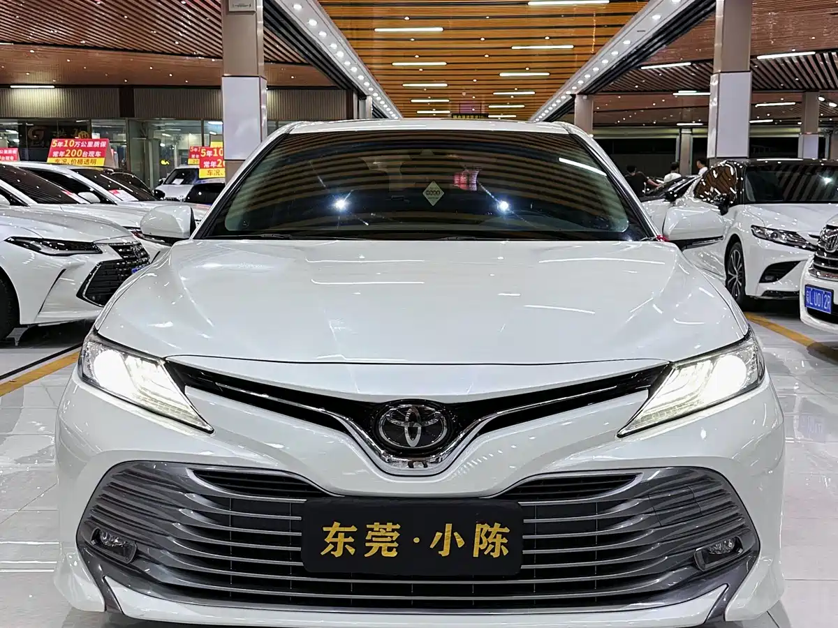 Toyota Camry 2018 2.0G Luxury Edition фото 2