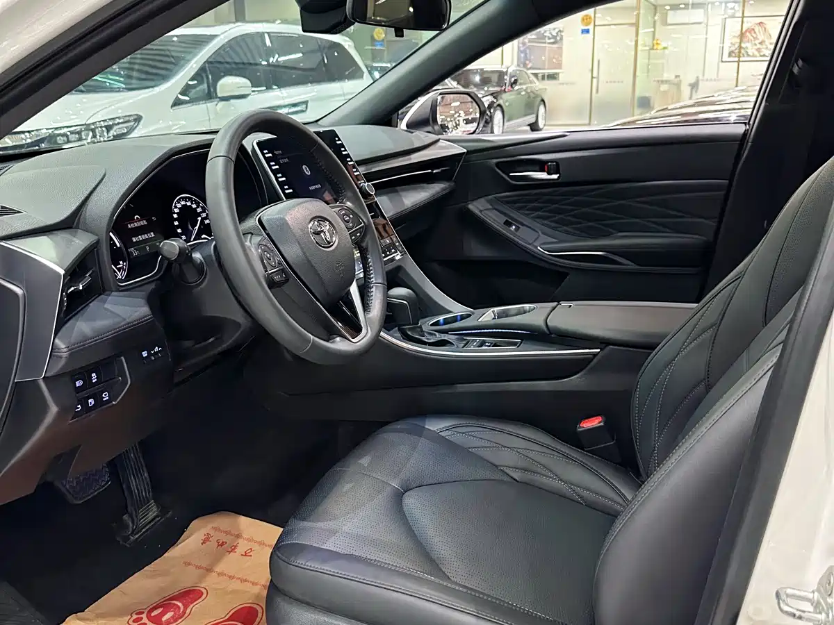 Toyota Avalon 2019 Hybrid 2.5L XLE Premium Edition China V фото 5
