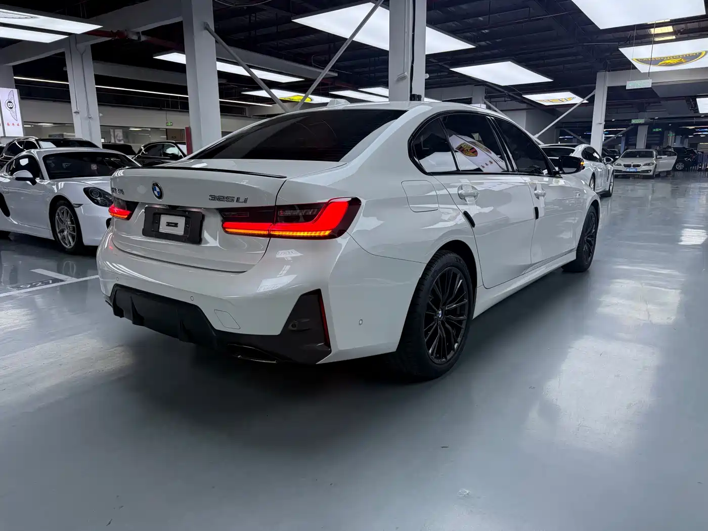 BMW 3 Series 2024 325Li M Sport Shadowline Package фото 20