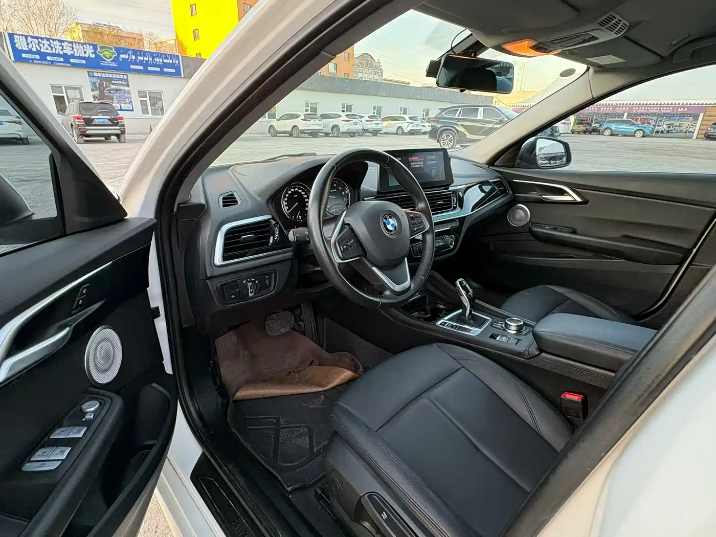 BMW 1 Series 2023 120i M Sport Shadow Edition фото 4