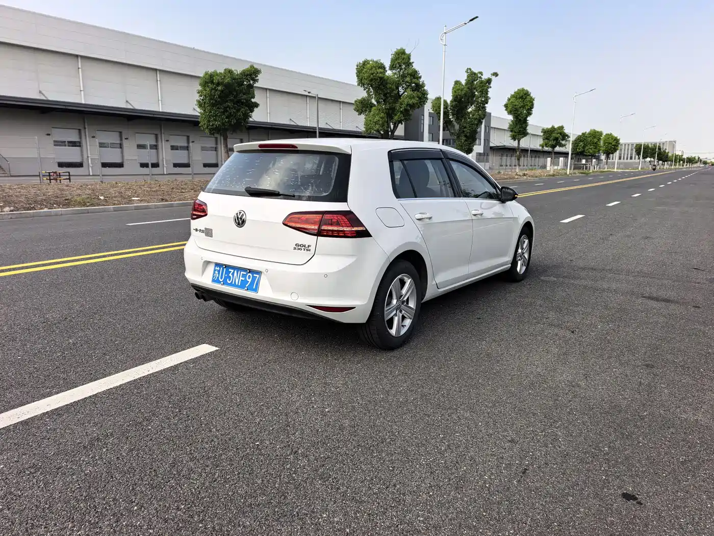 Volkswagen Golf 2017 230TSI Auto Comfort Millionth Anniversary Edition фото 11