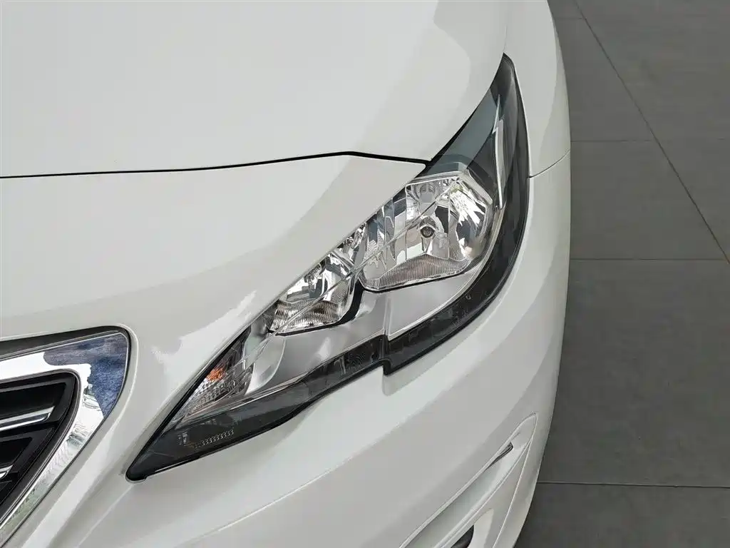 Peugeot 408 2016 1.6T Automatic Luxury Edition фото 7