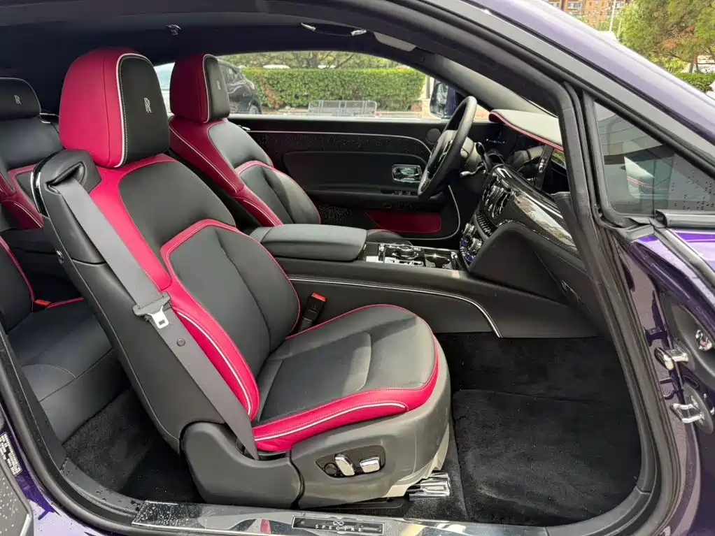 Photo 10 - Rolls-Royce Spectre