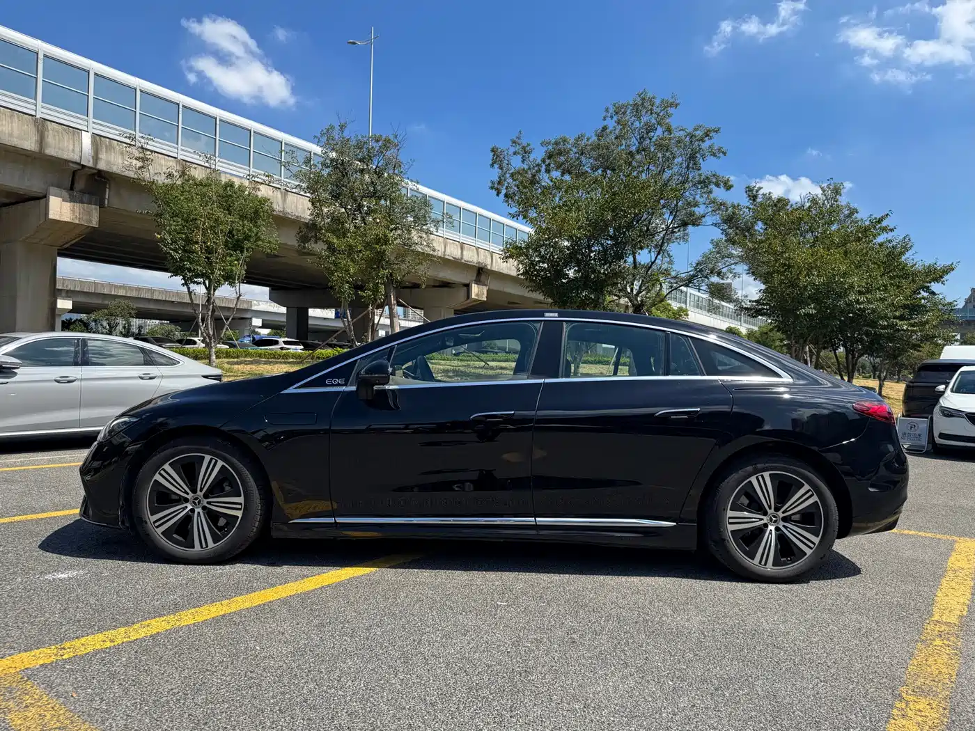 Mercedes-Benz EQE 2025 2025 Model 500 4MATIC Luxury Edition
