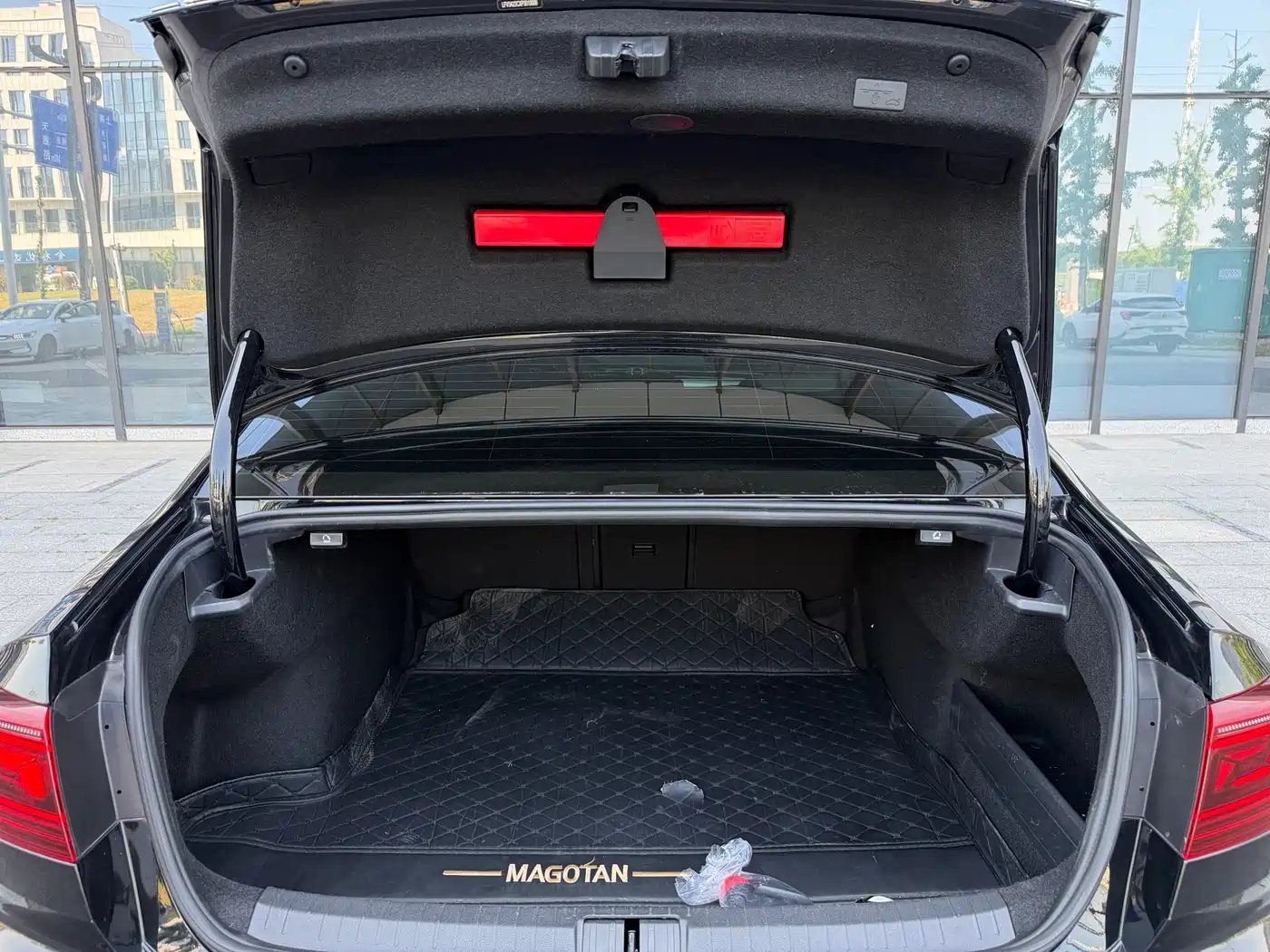 Volkswagen Magotan 2023 Model 2 Million Commemorative Edition 330TSI DSG Luxury фото 28