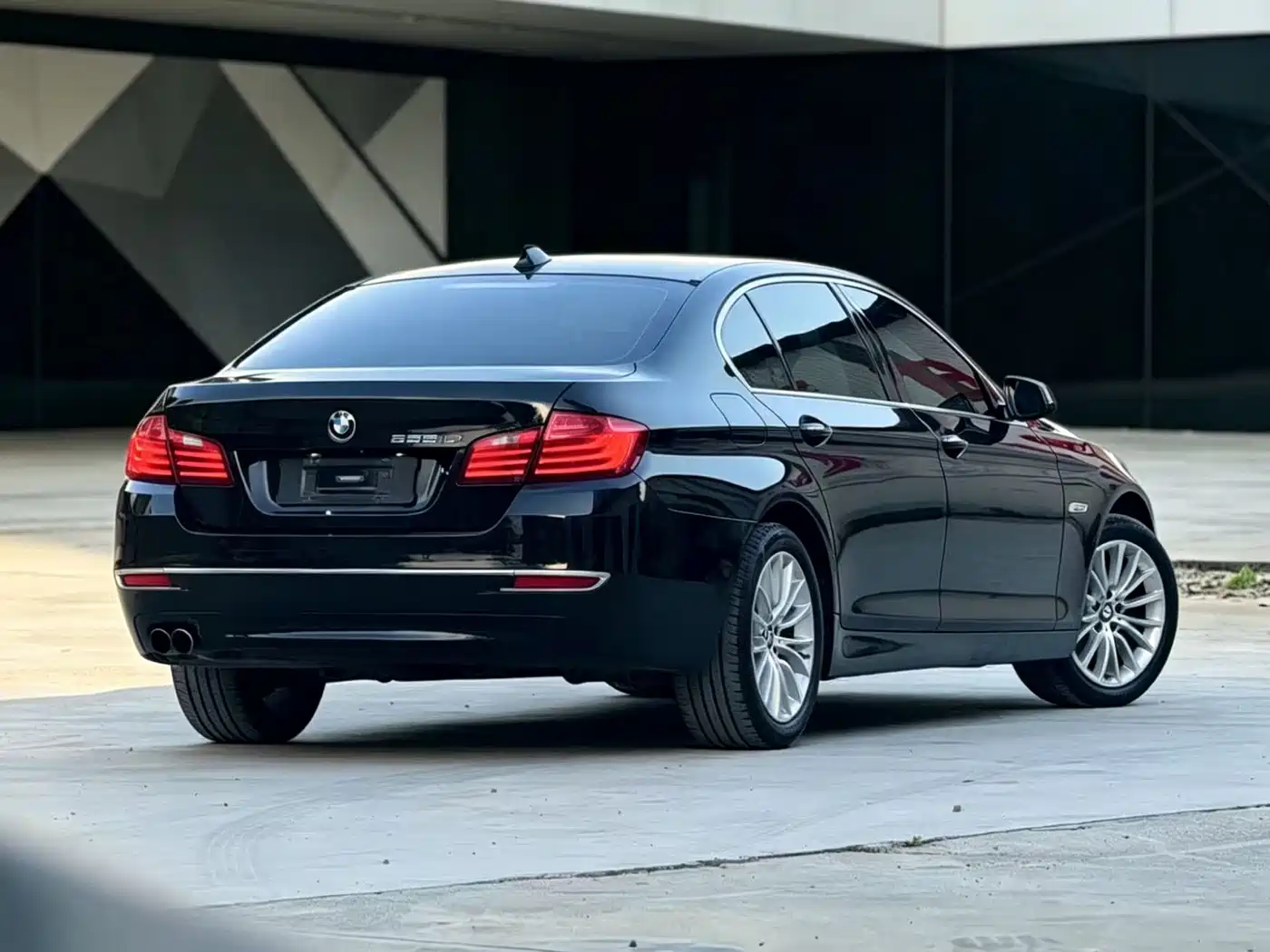 BMW 5 Series 2017 525Li Luxury Design Package фото 4