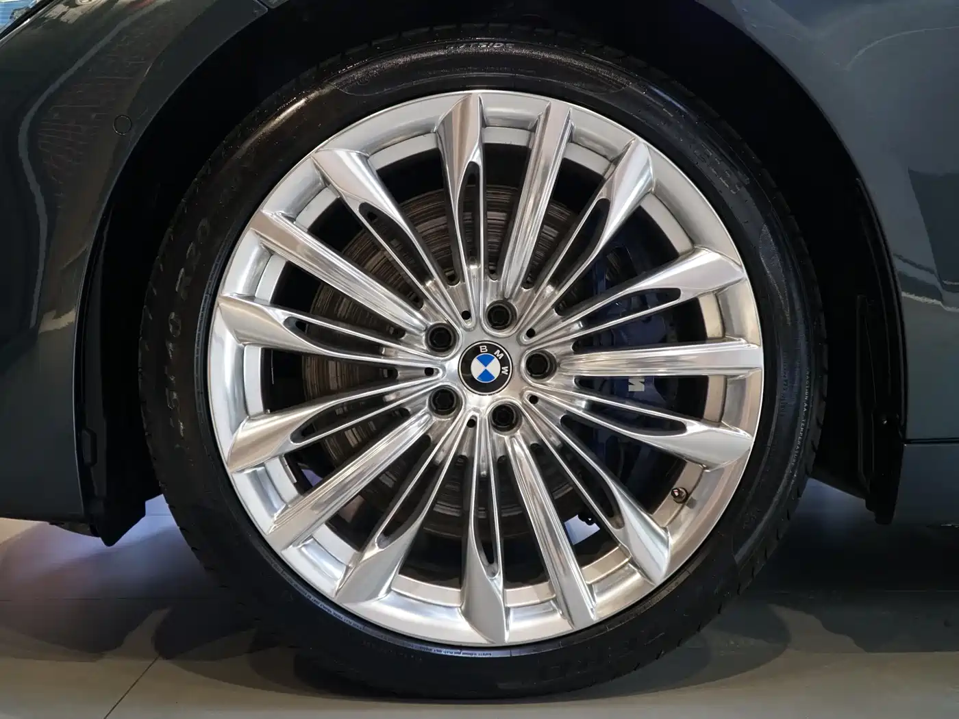 BMW 7 Series 2019 740Li xDrive Executive M Sport Package фото 26