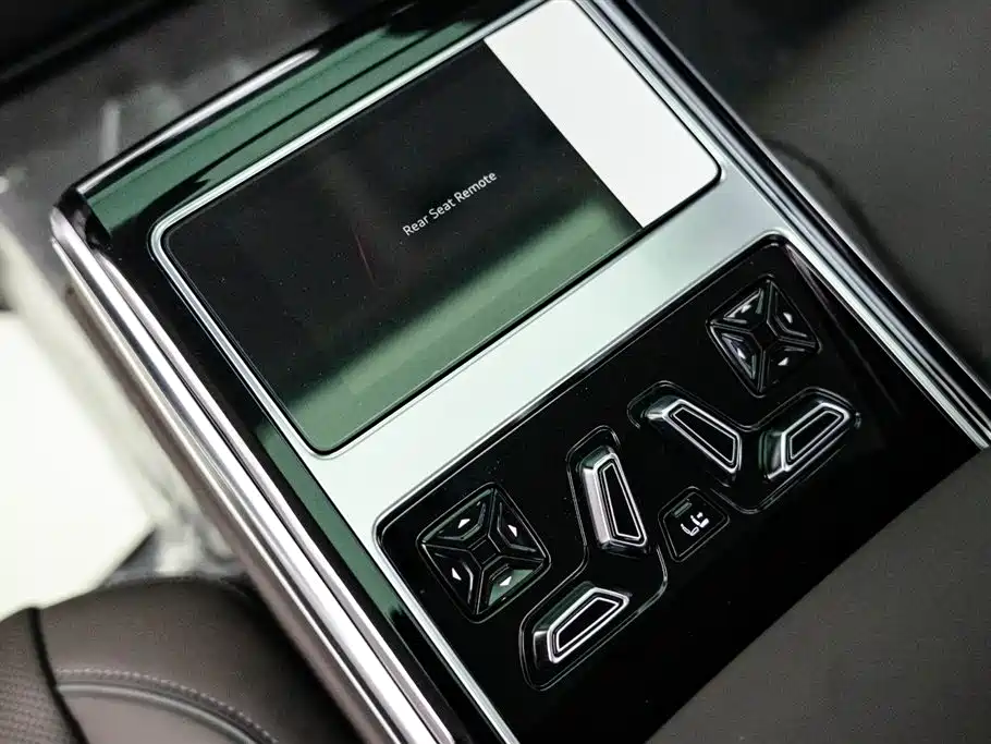 Audi A8 2025 A8L 50 TFSI quattro Exclusive Selection фото 15