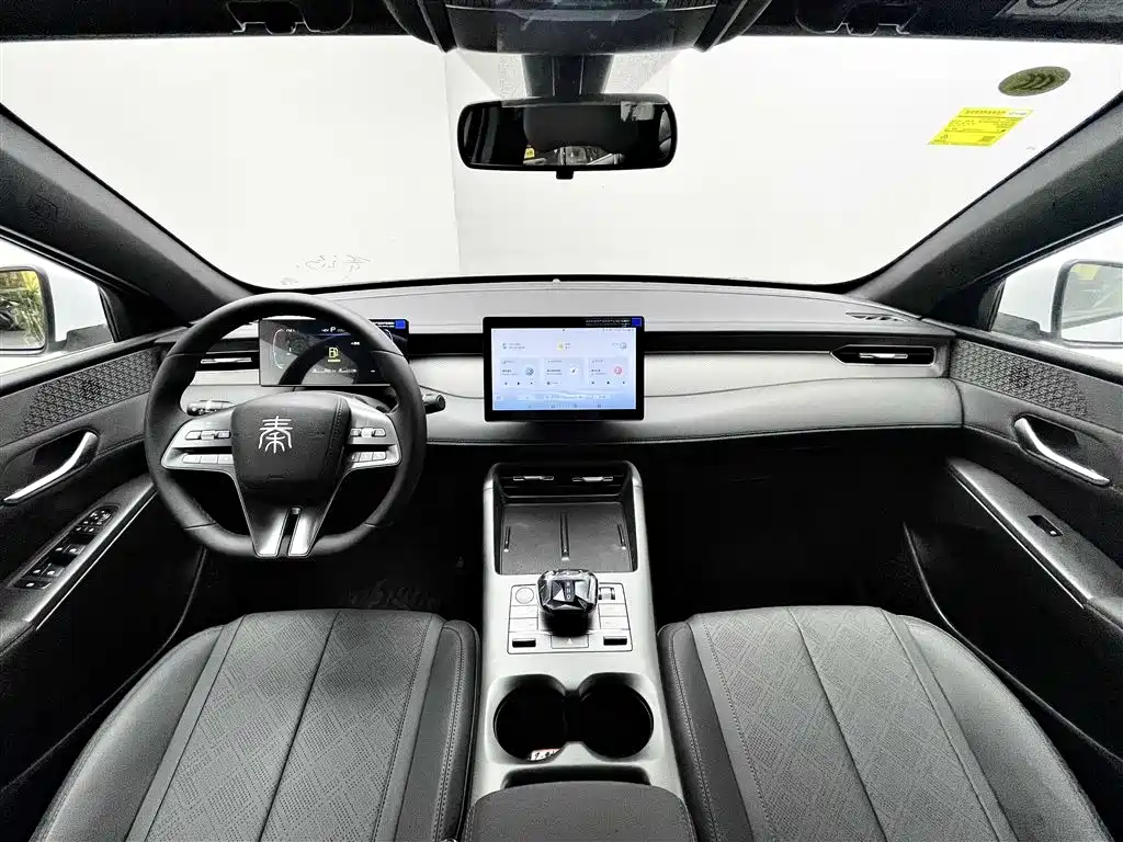 BYD Qin PLUS 2025 DM-i Smart Drive 55KM Leader фото 6