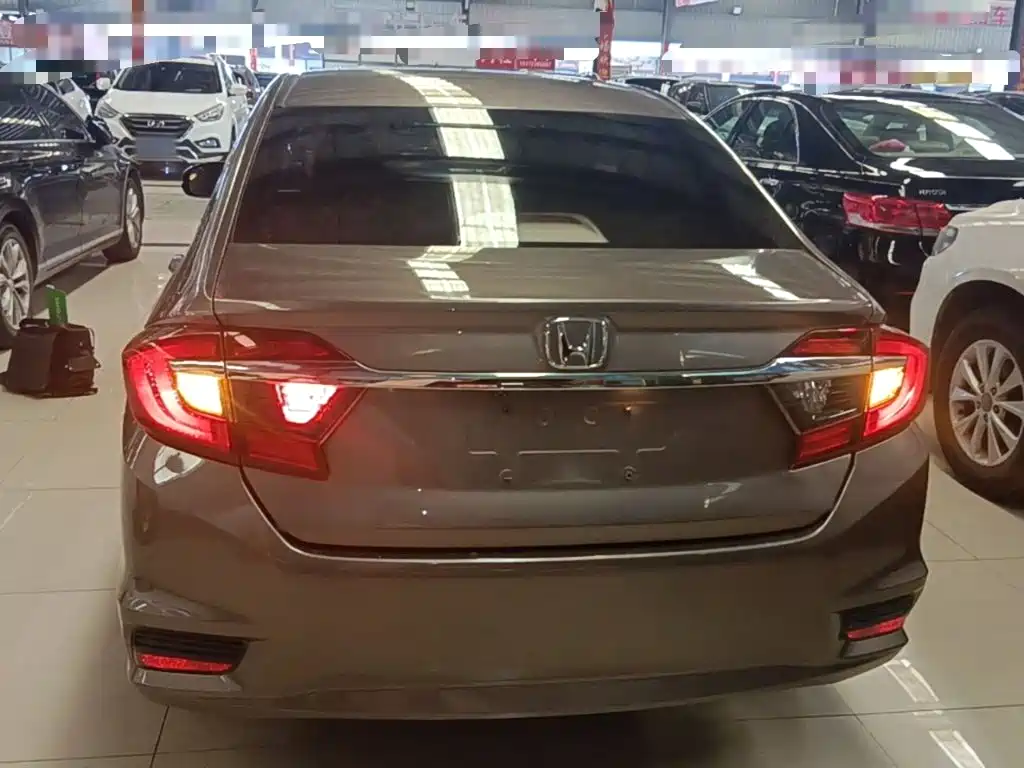 Honda Greiz 2016 2016 1.5L Manual Classic Edition