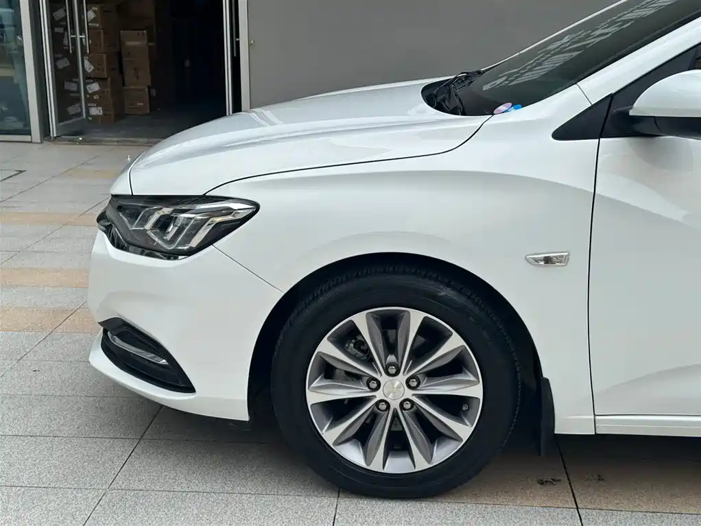 CHEVROLET CRUZE
