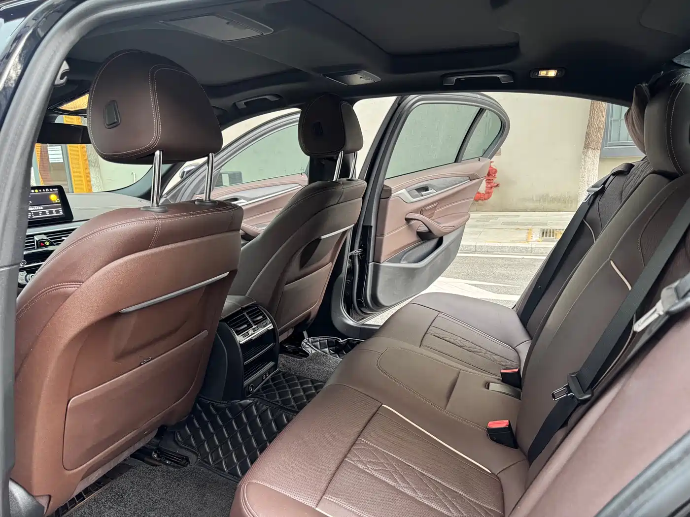 BMW 5 Series 2023 530Li Leading M Sport Package фото 8