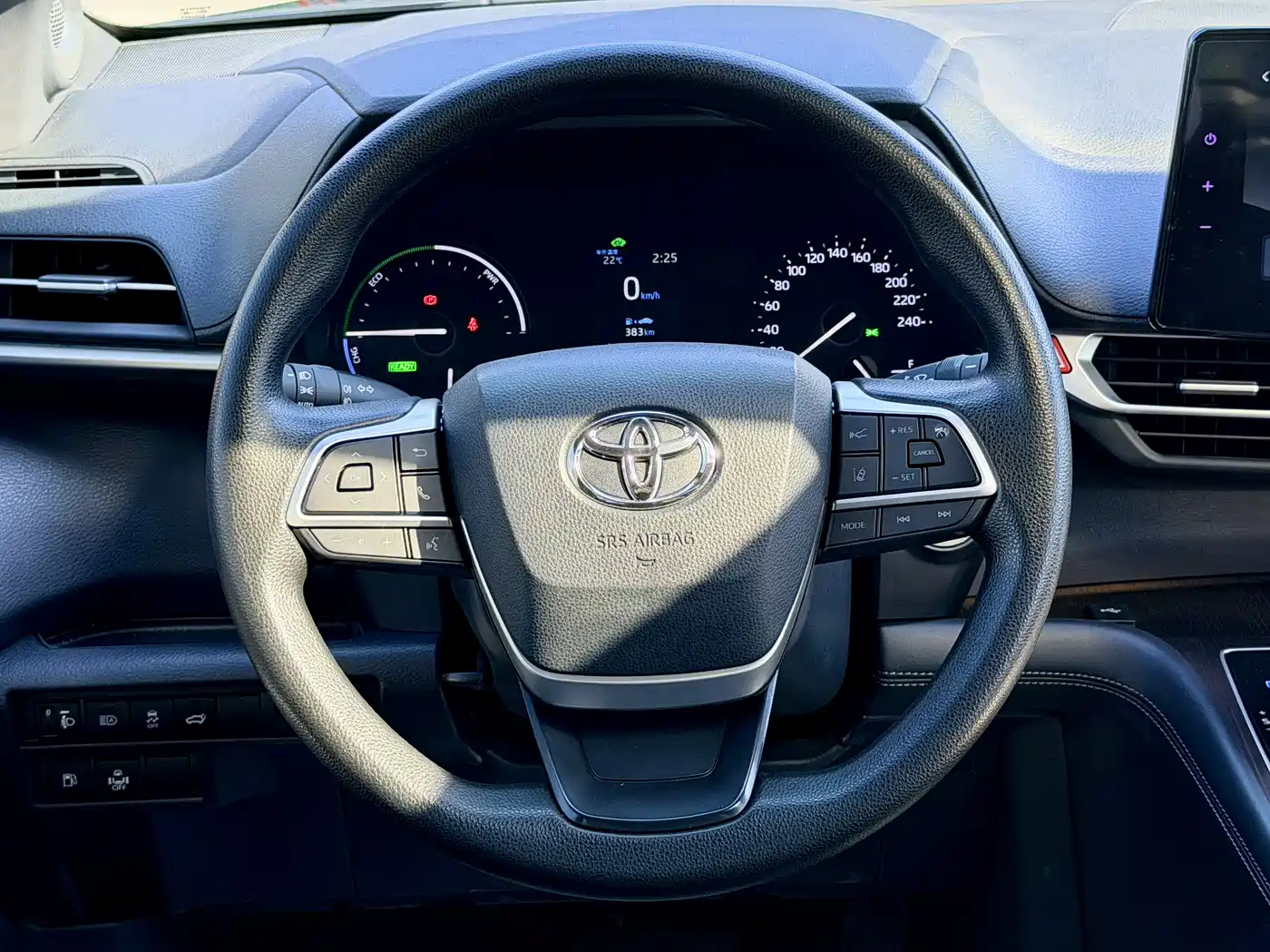 Toyota Granvia 2024 2.5L Hybrid Luxury фото 12