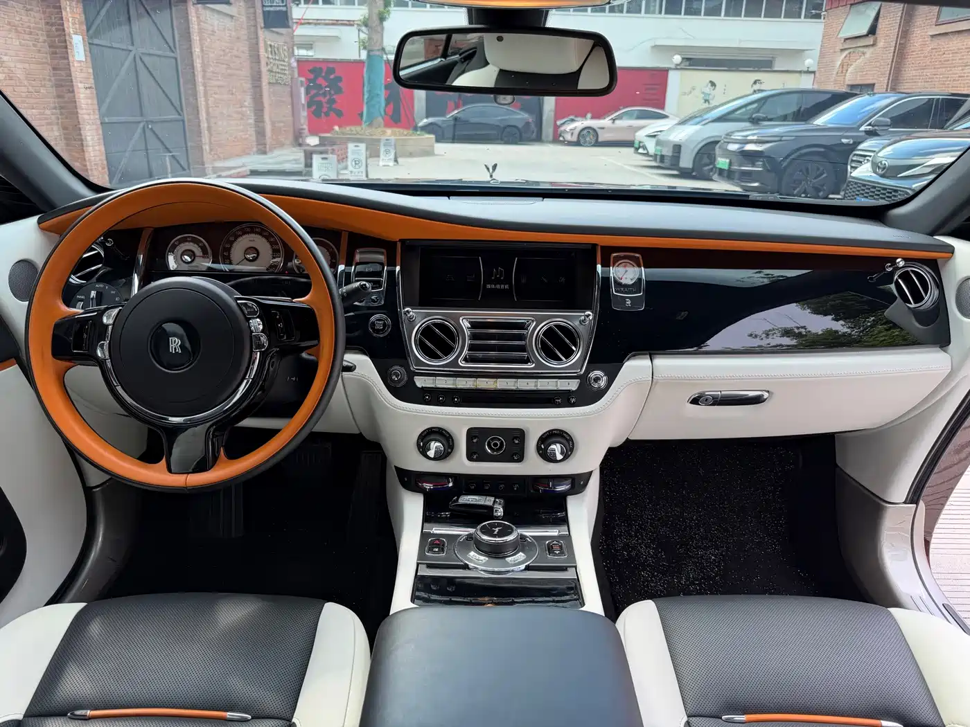 Фото 11 - Rolls-Royce Wraith