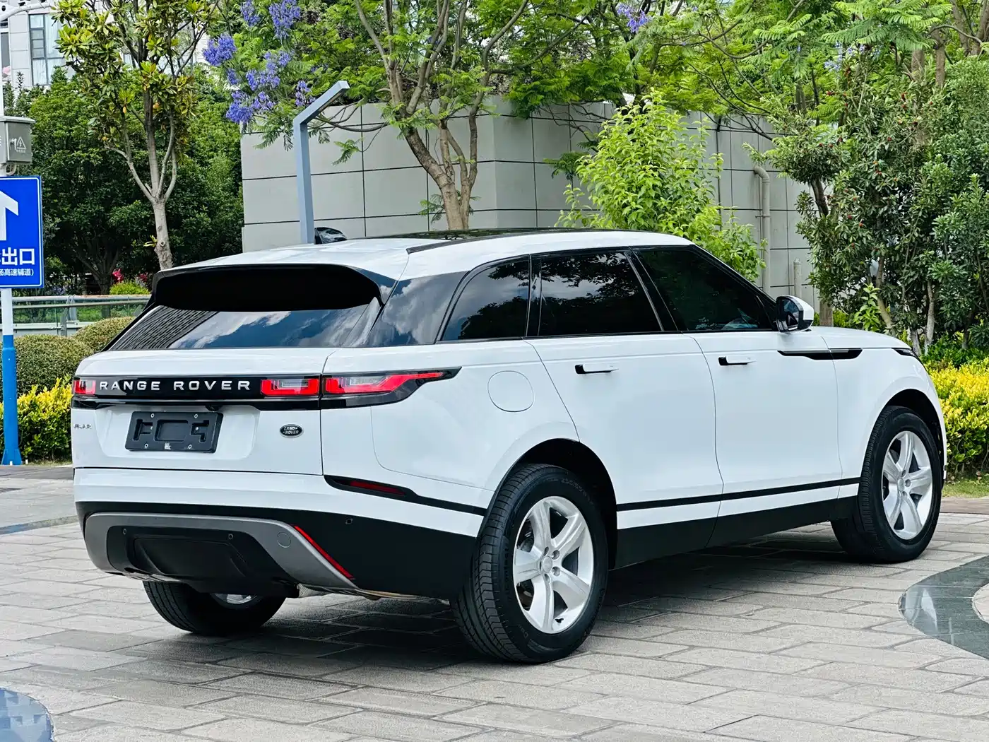 Land Rover Range Rover Velar 2023 250PS фото 12