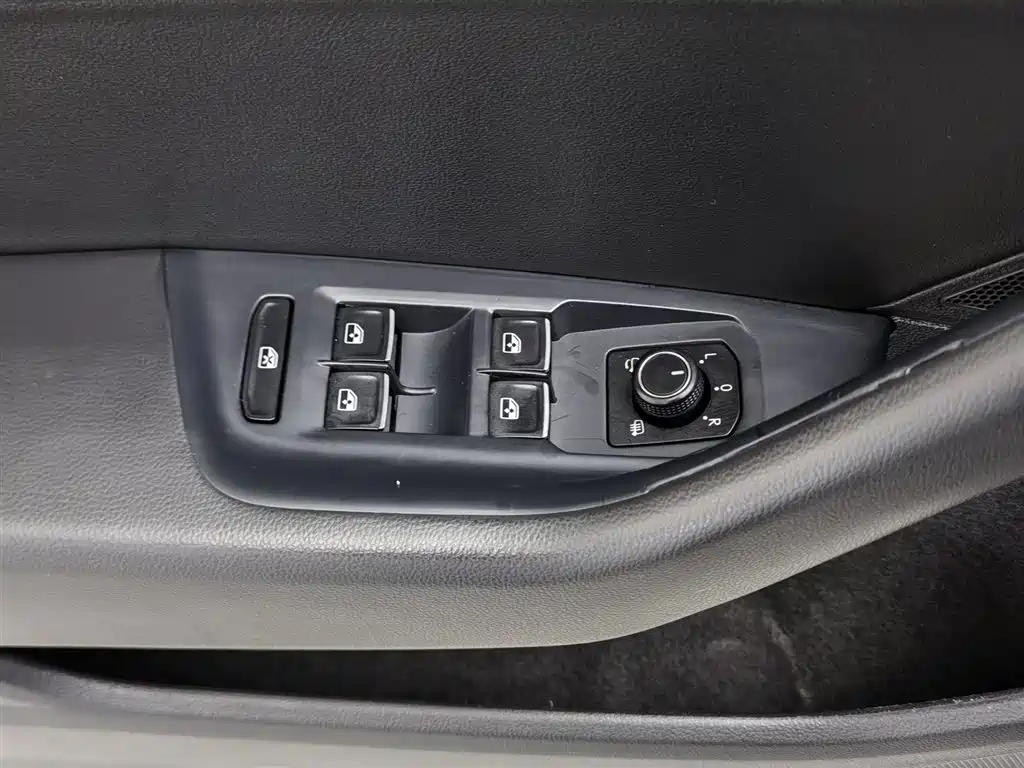 Volkswagen Magotan 2020 330TSI DSG Leading фото 9