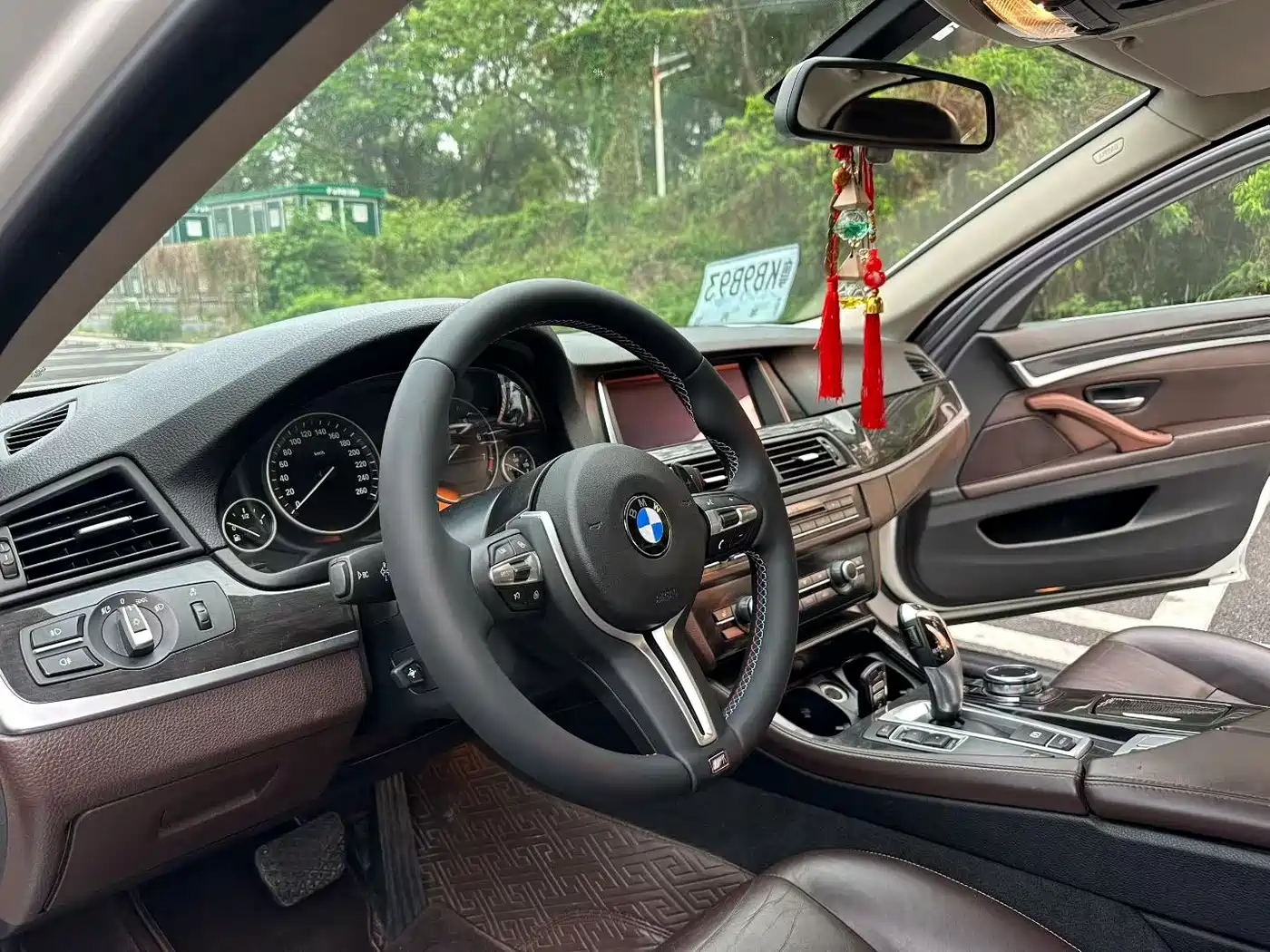 BMW 5 Series 2014 525Li Luxury Design Package фото 4