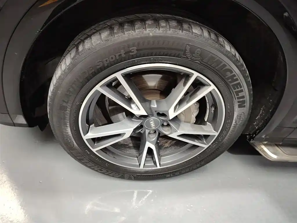 Audi Q5L 2020 Facelift 40 TFSI Honor Fashion фото 23